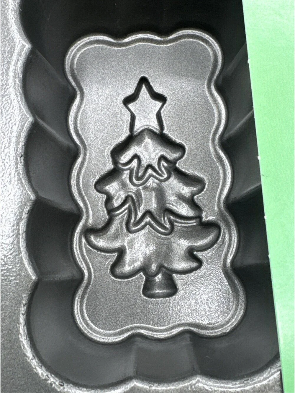 Nordic Ware Holiday Mini Loaf Pan Non-stick Cast Aluminum Christmas 8 Loaves NEW